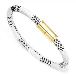 White checkered magnetic bracelet